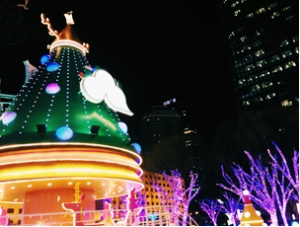 flashing lights outside of China World Mall